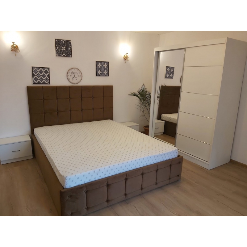 Set Dormitor Regal cu Pat Tapitat...